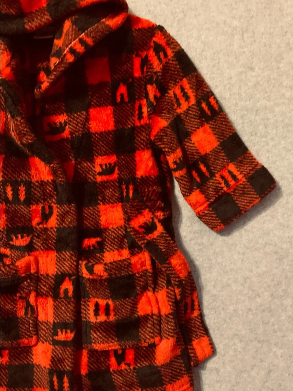 Cat & Jack Kid's  Red and Black Plaid Hooded Buffalo ,hooded robe Sz 2T-3T